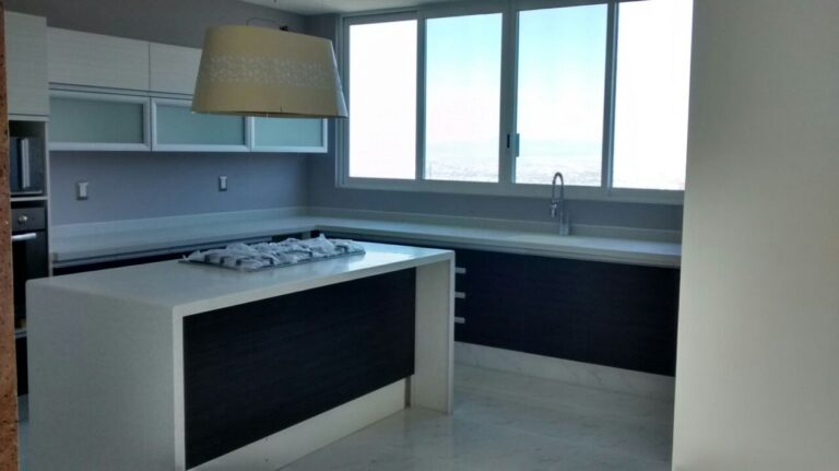 Cubierta blanca caesars stone